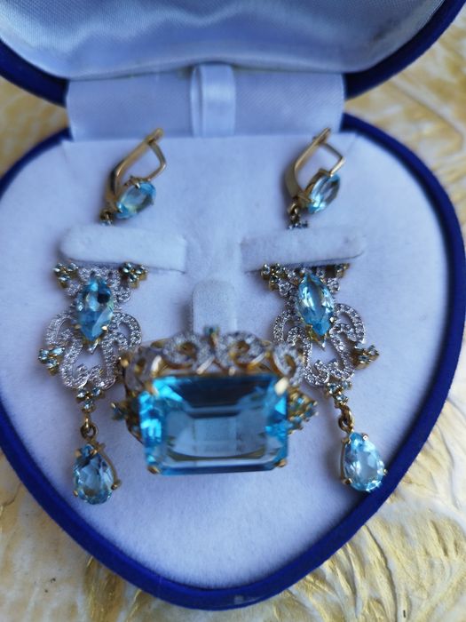Продам комплект кольцо и серьги 750 проба.