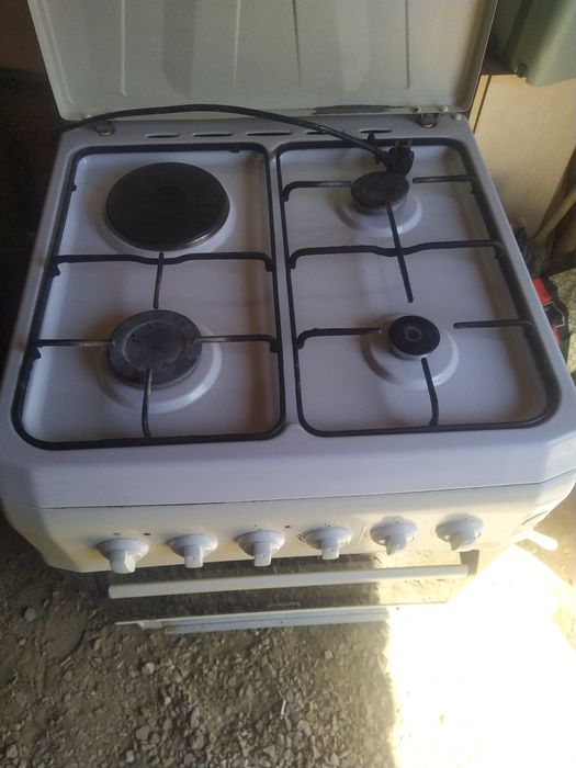 Продам газовую плиту