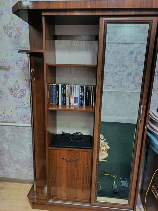 Стенка, прехошка, камот, десткий мебел сотилади. Холати яхши.