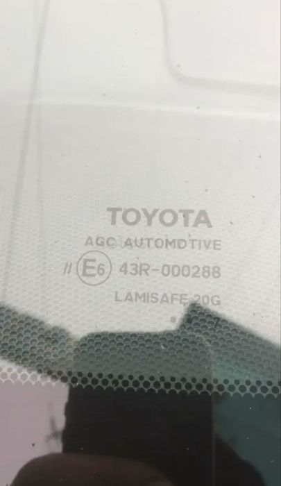 Лобовое стекло Toyota Camry 50