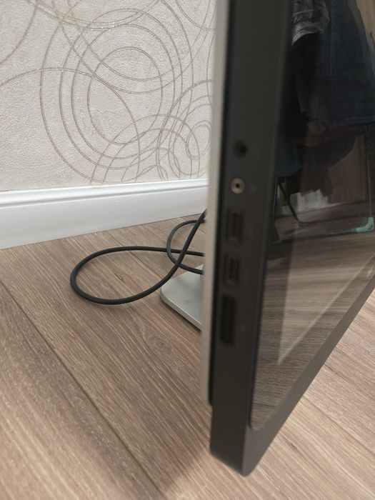 Продам рабочий моноблок Dell Inspiron one 2330