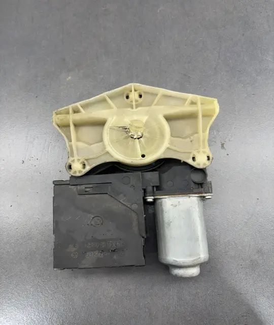 Motoras macara geam spate dreapta Volkswagen VW Passat 2007