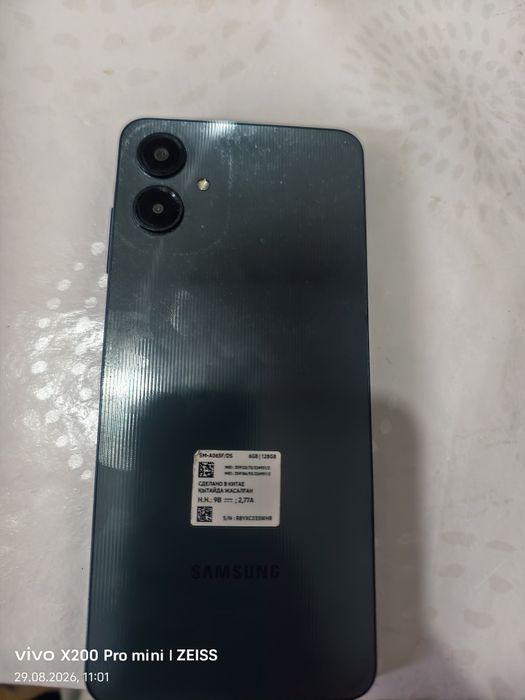 Samsung galaxy A06 128гб В отличнюном состоянии с каробкой