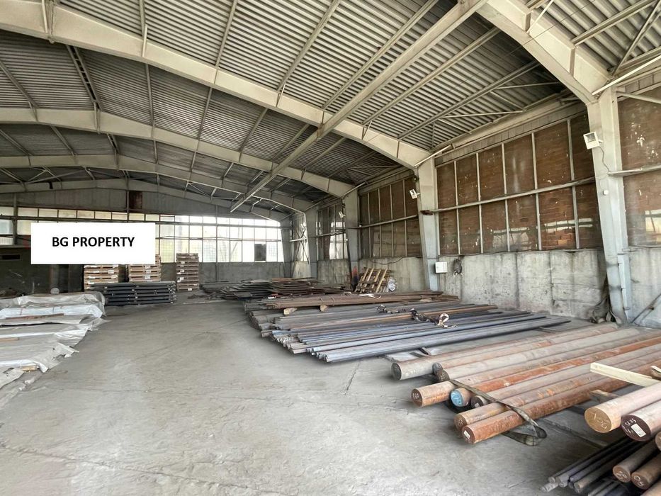 Дава се под наем Склад в София, Военна рампа - 700 кв.м за 2800 € - Снимка #1