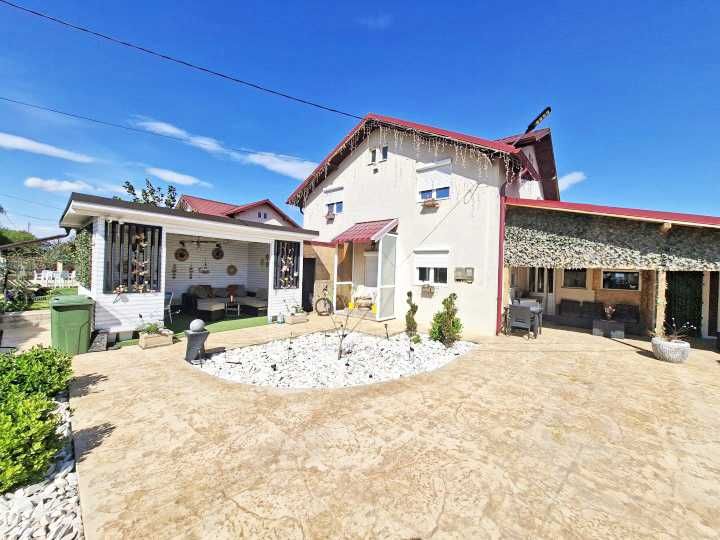 Vila cu 4 camere de vanzare in Bucov, 104 mp
