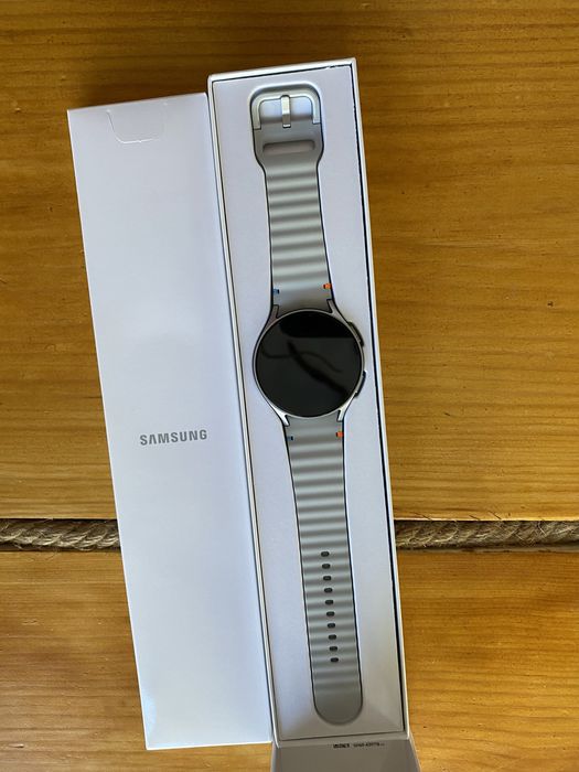 Чисто нов SAMSUNG Galaxy WATCH 7