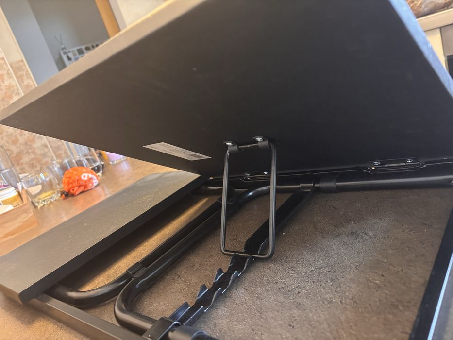 Masuta laptop in stare buna