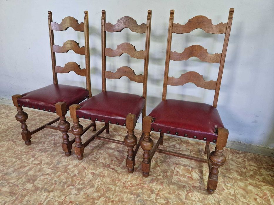 4 броя трапезни дъбови столове със седалки от естествена кожа