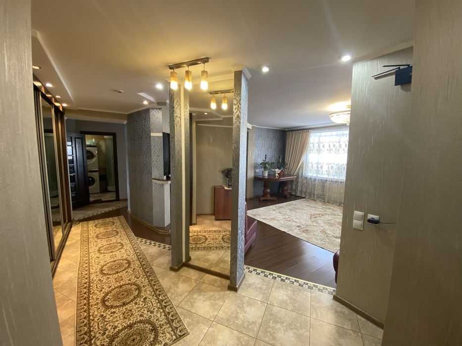 Продам 5 комнатную квартиру