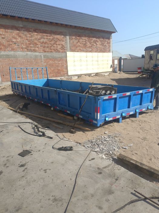 Продам кузов бортовой.