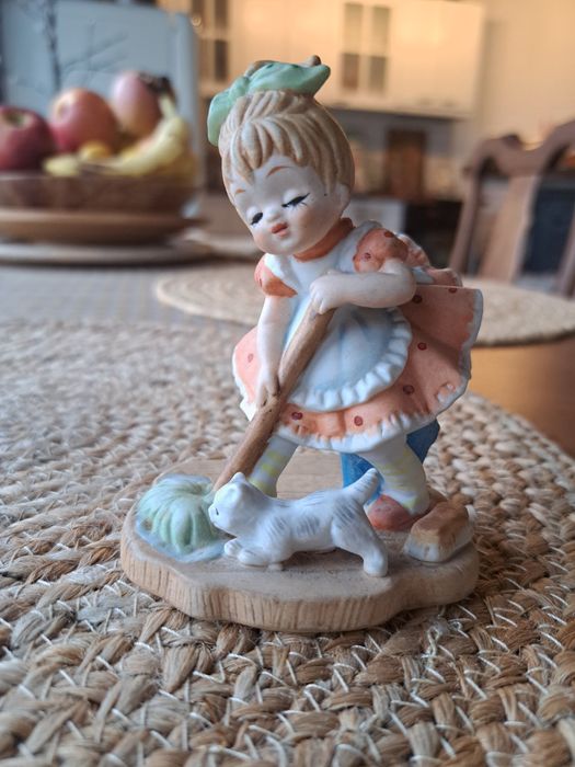 Порцеланова фирура