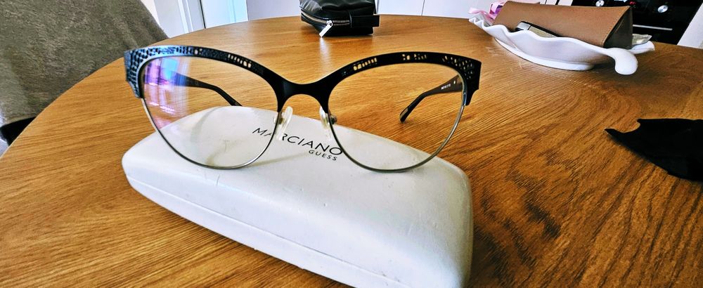 Очила със защита от монитор Guess