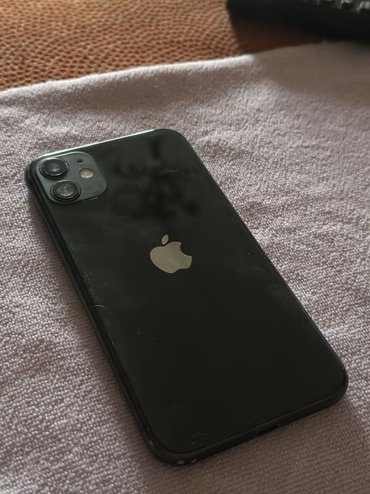 Iphone 11 black.
