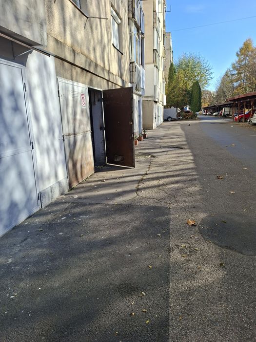 Vând garaj sub bloc zona Diamant