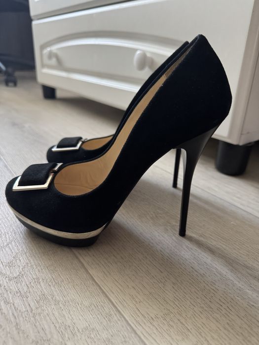 Продам женские туфли.