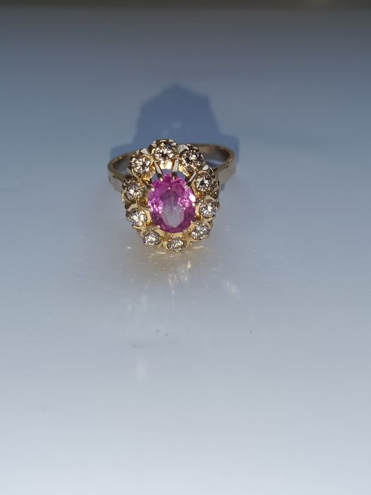 Продаётся бриллиантрвое кольцо Баку старзавод 750 пробы 7  граммов