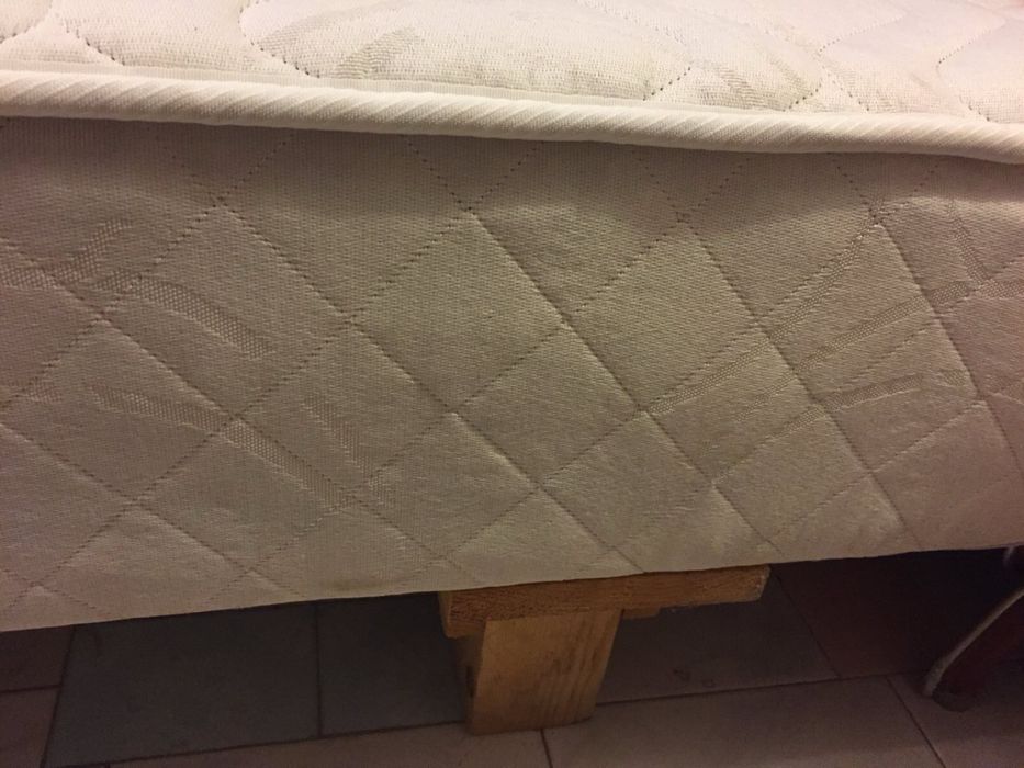 Матрак с твърда рамка