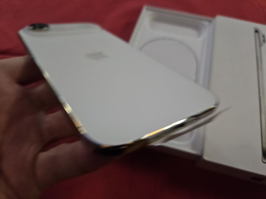 -Iphone 17Air Nou 256Gb 12Ram Neactivat Gold Bat: 100%-0 cicluri incarcare cutia completa-desigilata doar pentru poze si probe poze reale