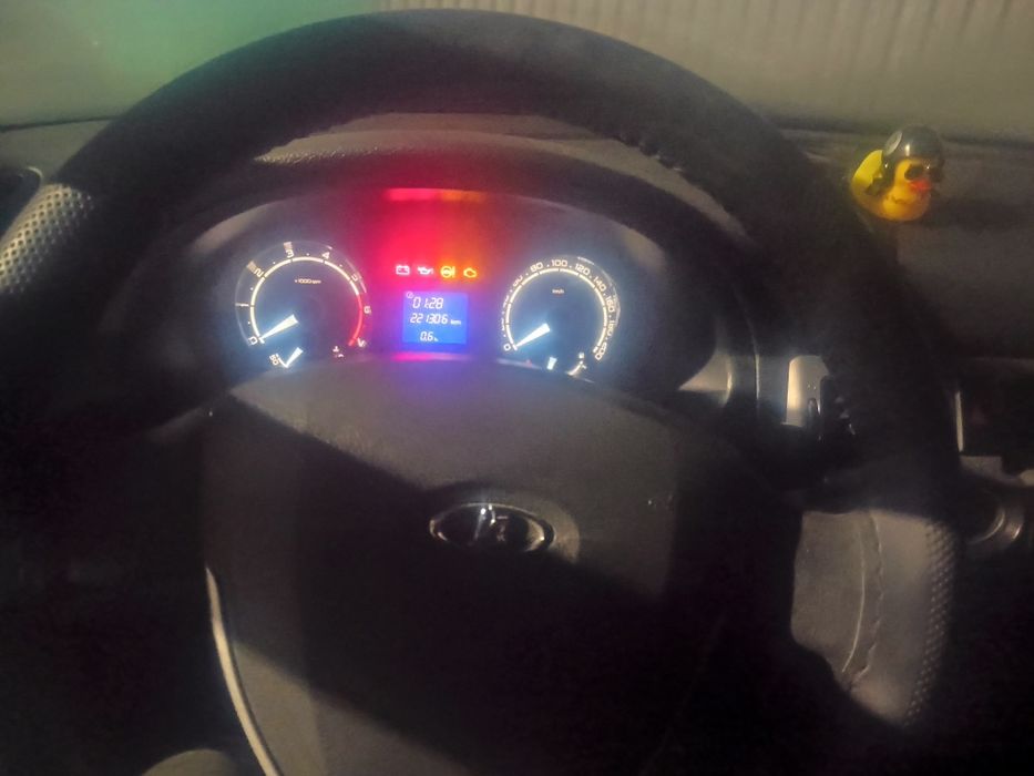 Продам приора седан