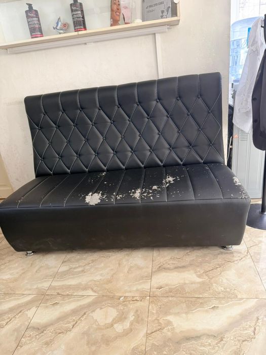 Продам кожаный диван черного цаета