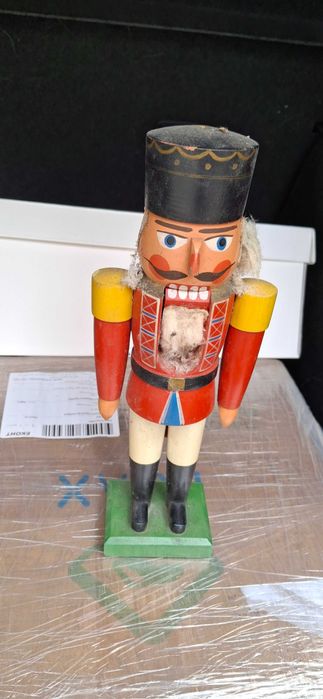 ЛЕШНИКОТРОШАЧА дървена фигурка