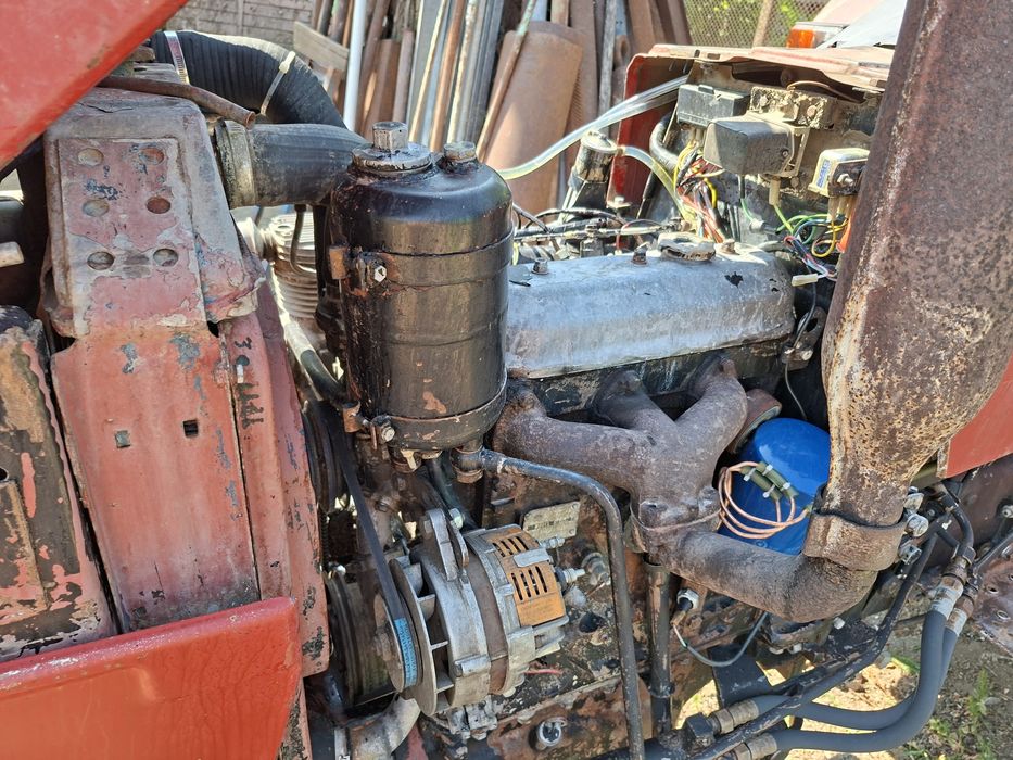 Tractor  U 445  cu plug și remorcă