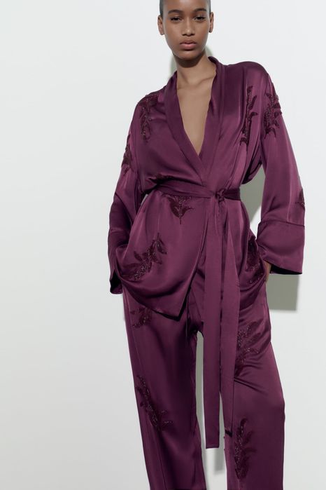 Zara чисто нов сатениран комплект от две части с бродерия и мъниста