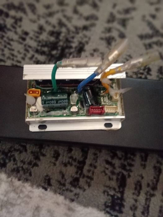 Vând baterie ,controler ,display trotineta xiaomi m365