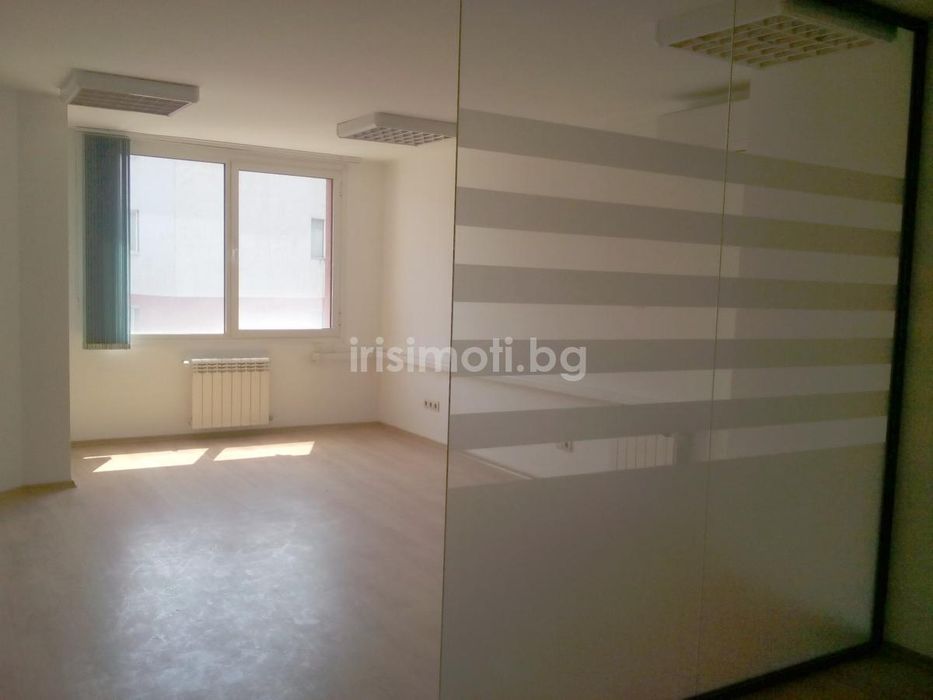 Дава се под наем Офис в София, Център - 300 кв.м за 1500 € - Снимка #2