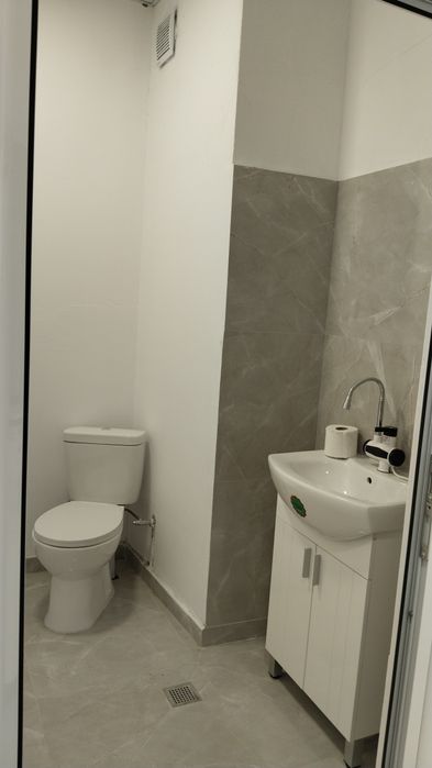 Дава се под наем Магазин в Казанлък - 60 кв.м за 698.19 € - Снимка #2