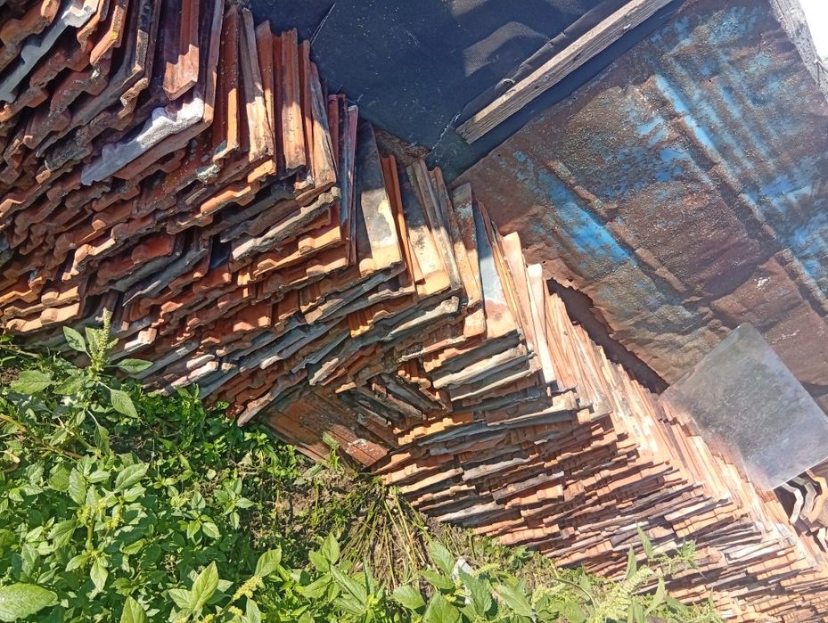 Țiglă cu patru ciocuri