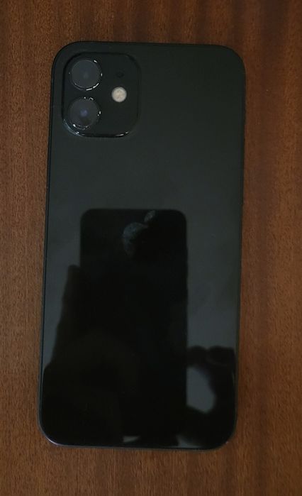 Продавам iPhone 12