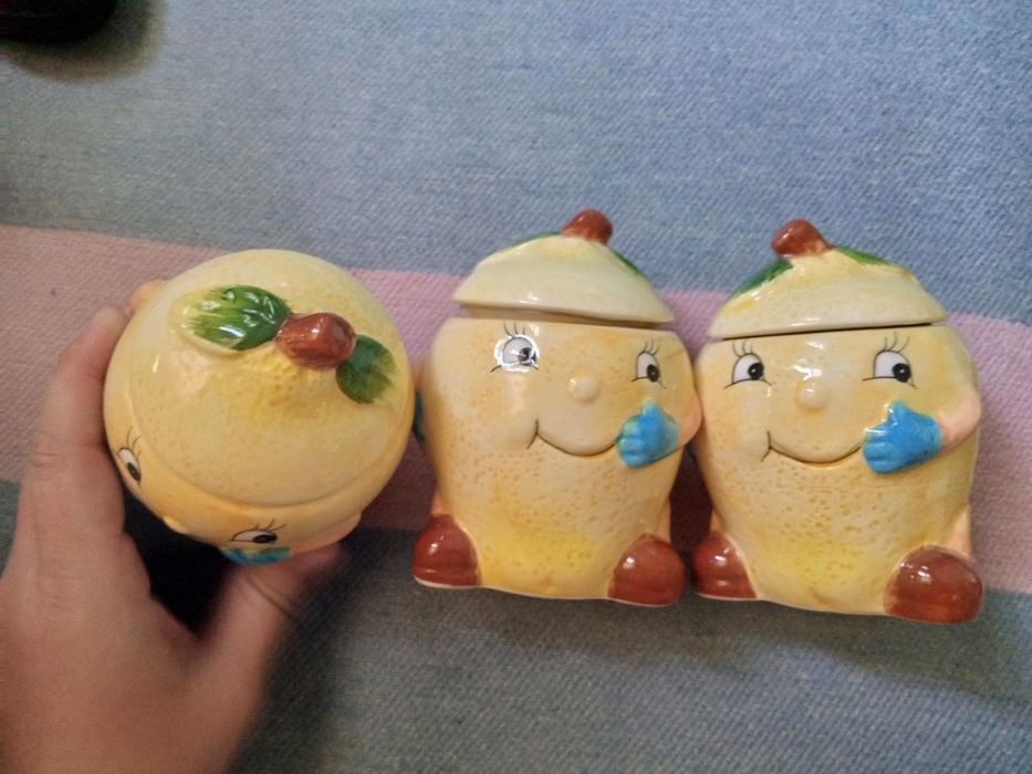 Срочно продаю кухонный набор новый