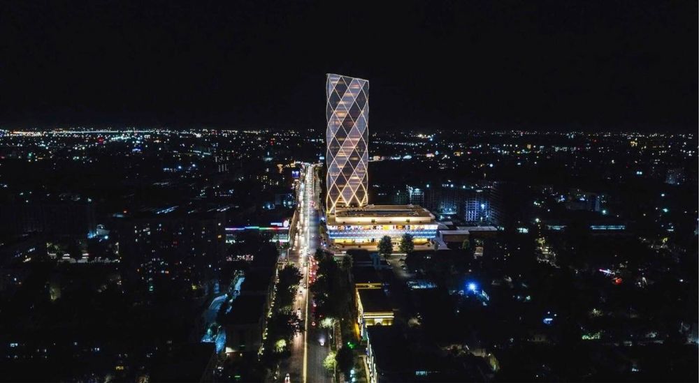 PIRAMIT TOWER 59м² потолки 4м коробка Бобура, Нукусская