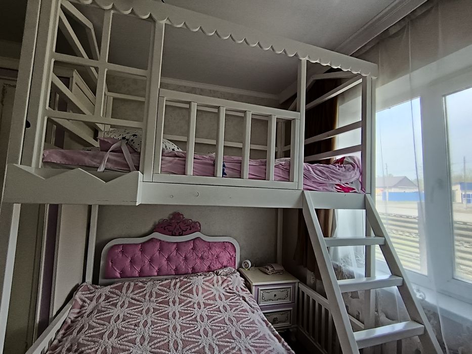 Двухъярусная кровать