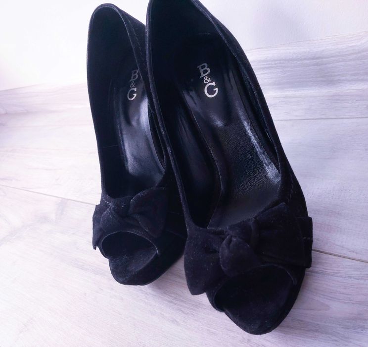 Обувки на висок ток