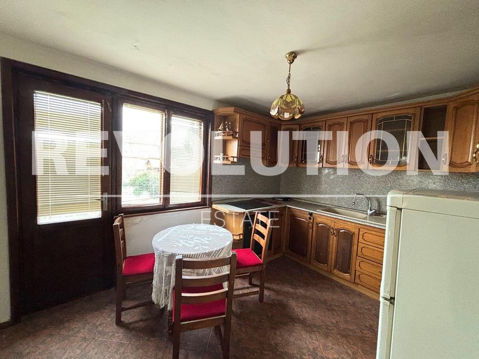 Къща  в гр.Варна, м-т Евксиноград!