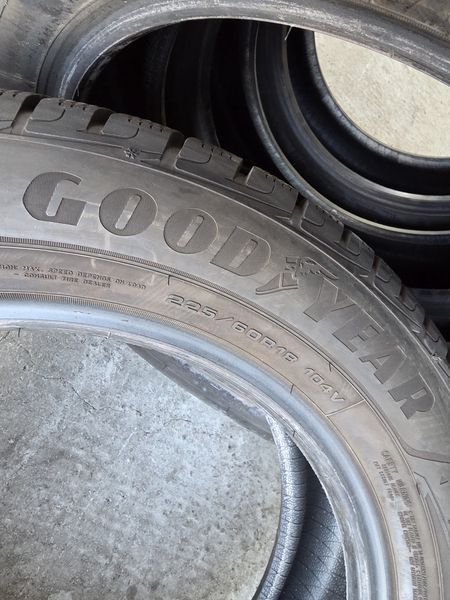 225/60/18 Goodyear 4бр