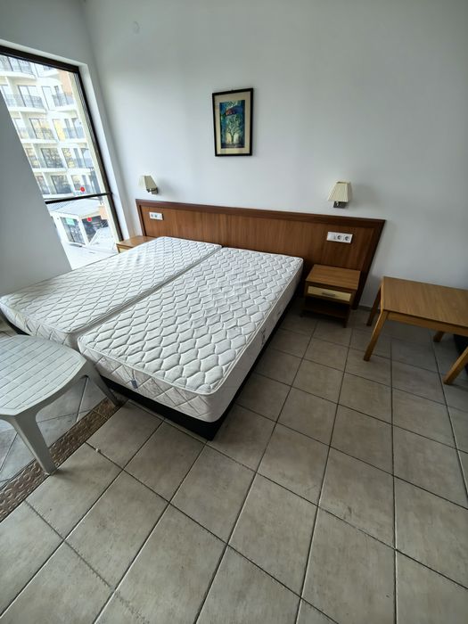 Спалня с табла , гръб с матрак мемори пяна+ две нощни шкафчета