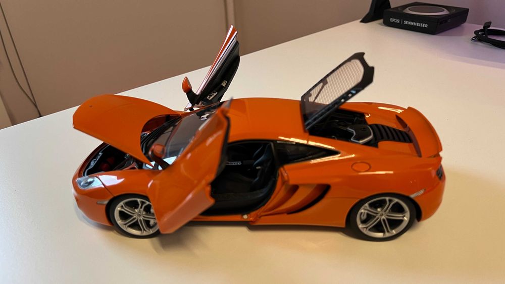 Macheta McLaren MP4-12C AUTOart 1:18