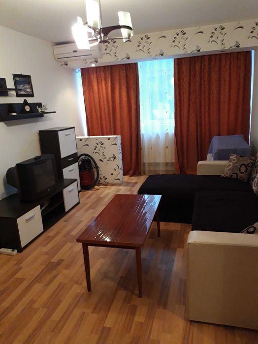 inchiriez apartament 2 camere piata mare etaj 1