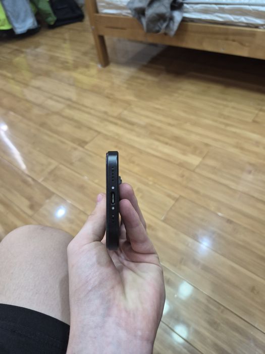 iPhone 15  128 гб