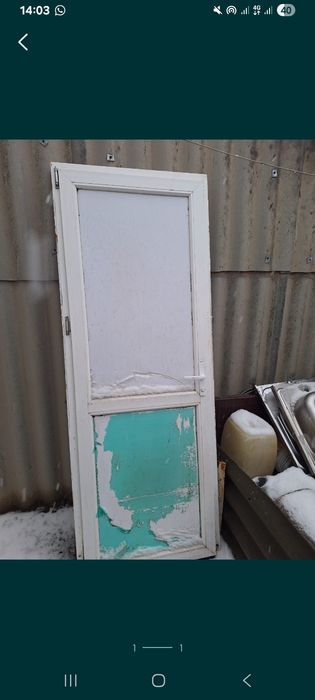 Продам пластиковую дверь