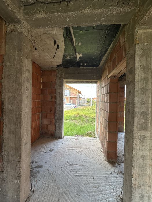 Vand casa la rosu Bazosu Nou!