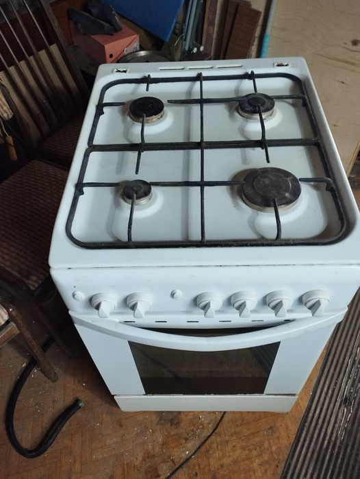 Продам газовую плиту Indesit