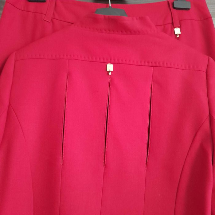 Официална рокля и официален дамски костюм