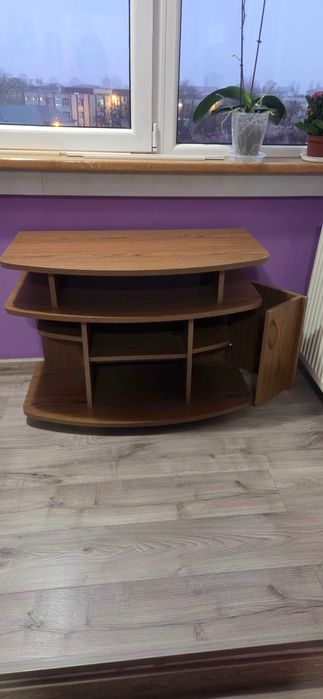 Vand masă tv pe roți, in stare buna