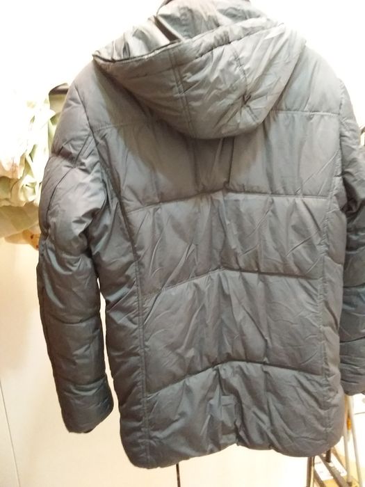 Қалың куртка жасөспірім жігіт балаға