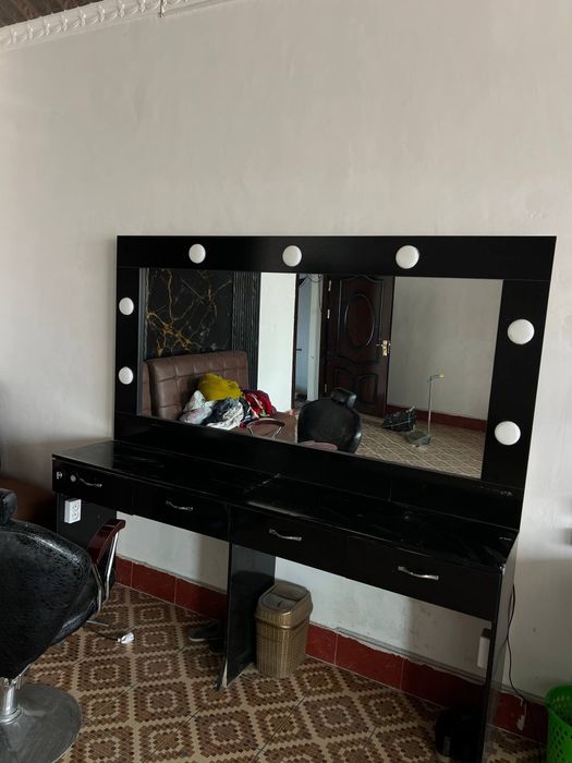 Salon jixozlari trimo kreslo moyka tez va arzon sotiladi