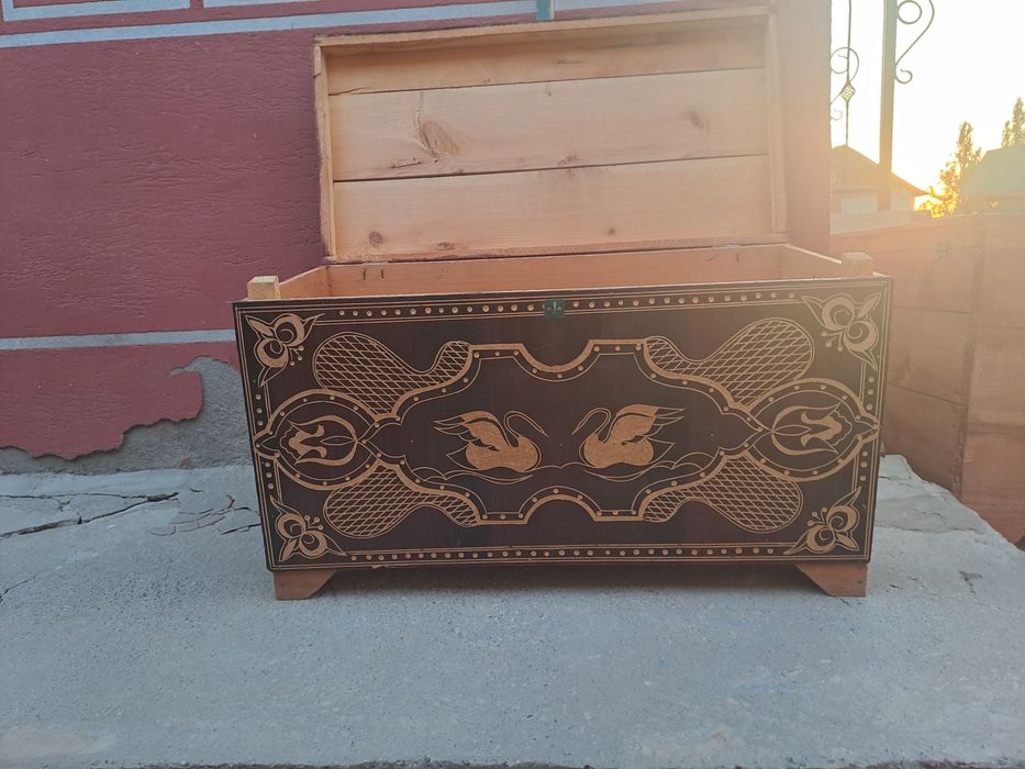 Сандық сатылады .